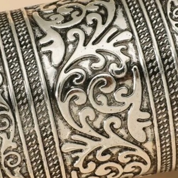 ☆ 2/$30 SILVER Boho 🪶☯️ Cuff Bracelet with detailed Mehndi Designs - Picture 4 of 6